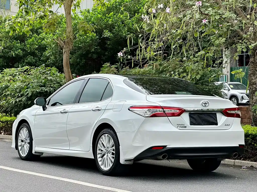 Toyota Camry — фото 4