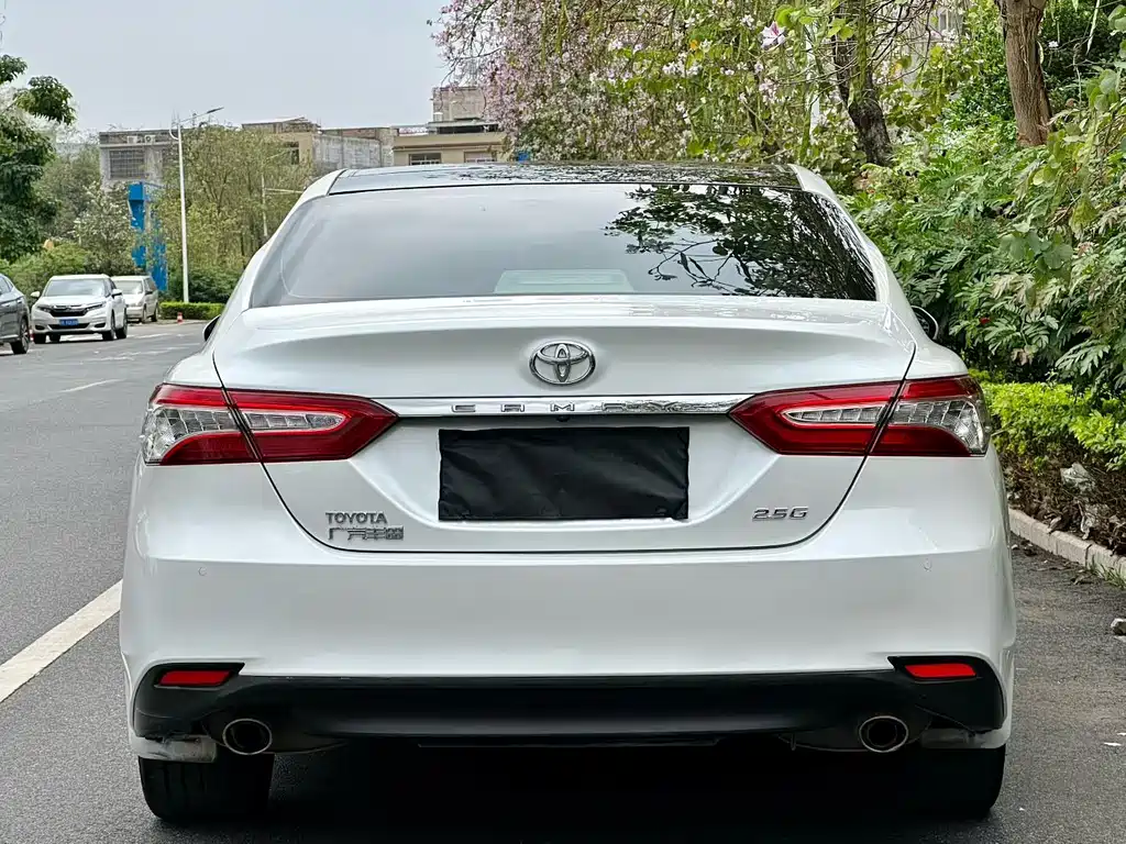 Toyota Camry — фото 5