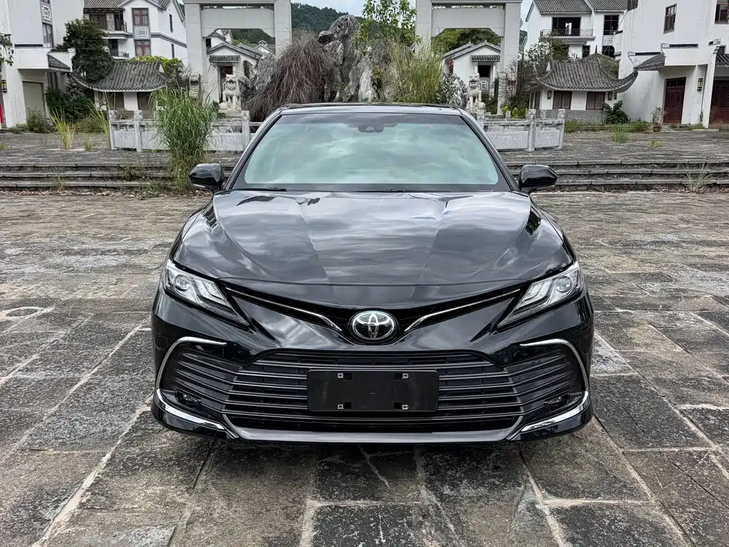 Toyota Camry — фото 2