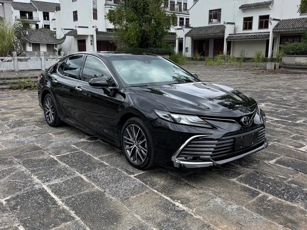 Toyota Camry — фото 3