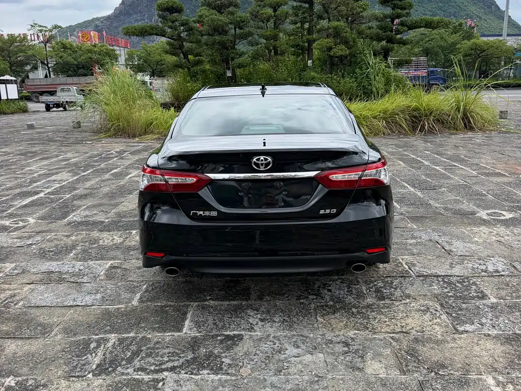 Toyota Camry — фото 4