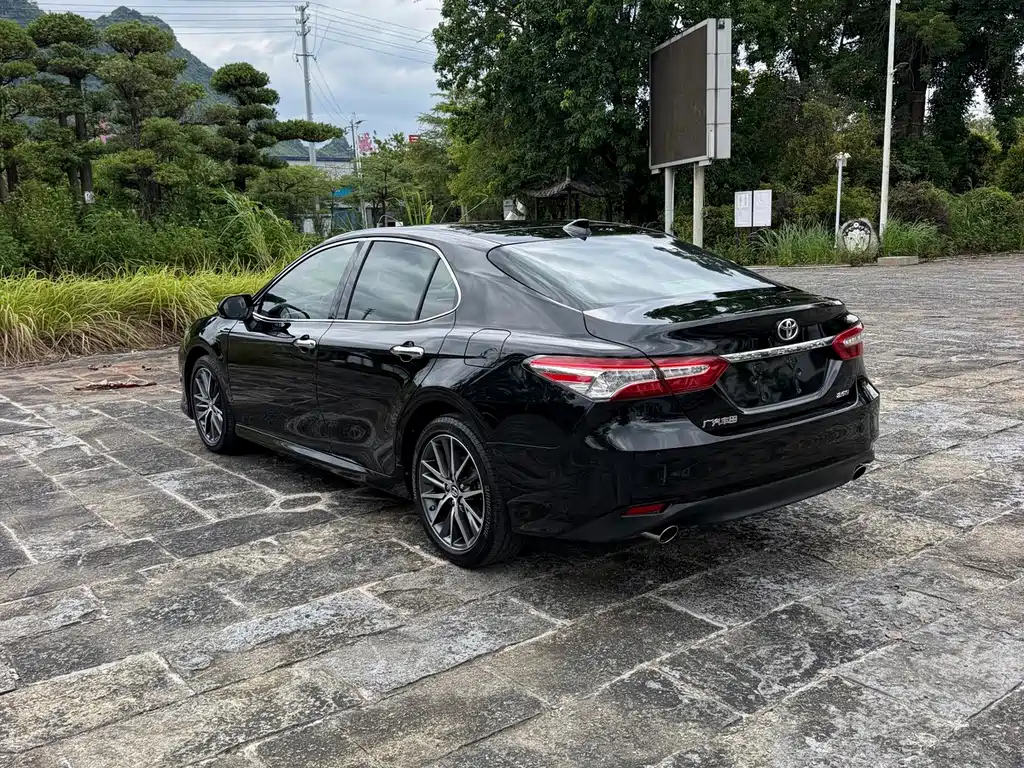 Toyota Camry — фото 5