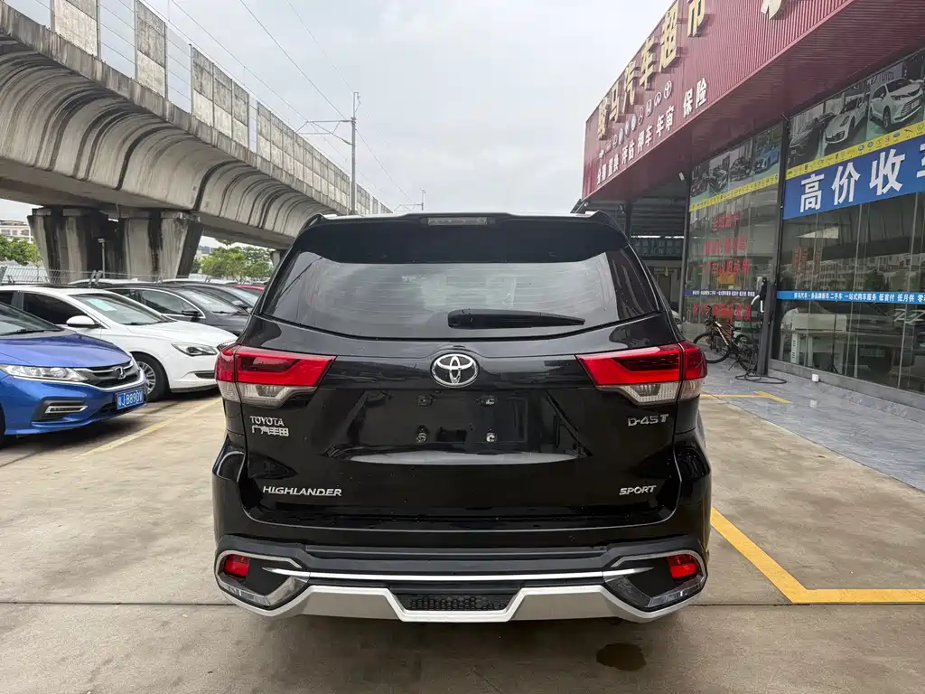 Toyota Highlander — фото 4