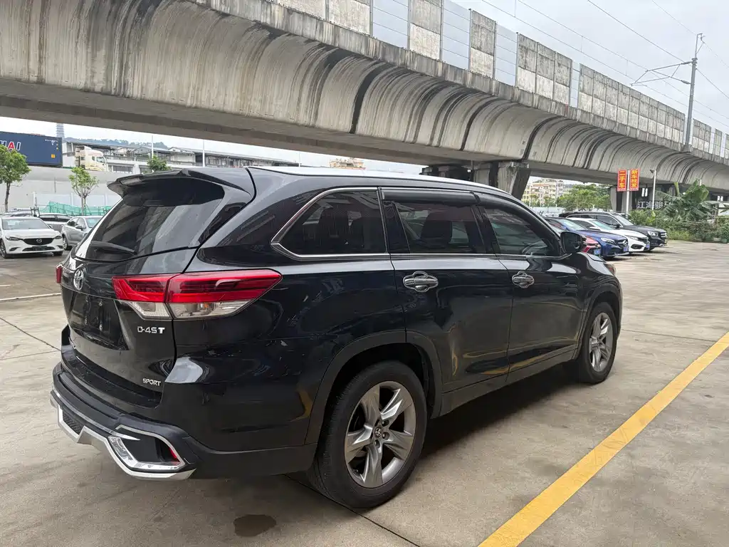 Toyota Highlander — фото 5