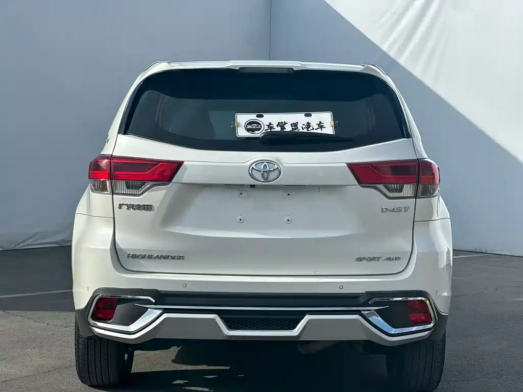 Toyota Highlander — фото 8