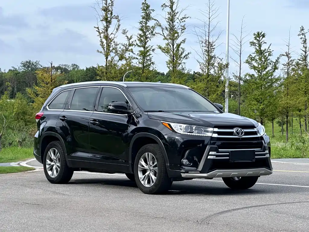 Toyota Highlander — фото 4