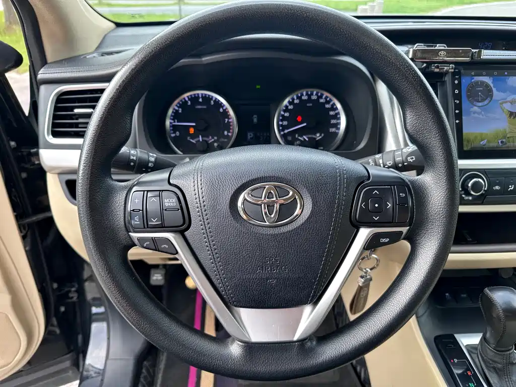 Toyota Highlander — фото 10