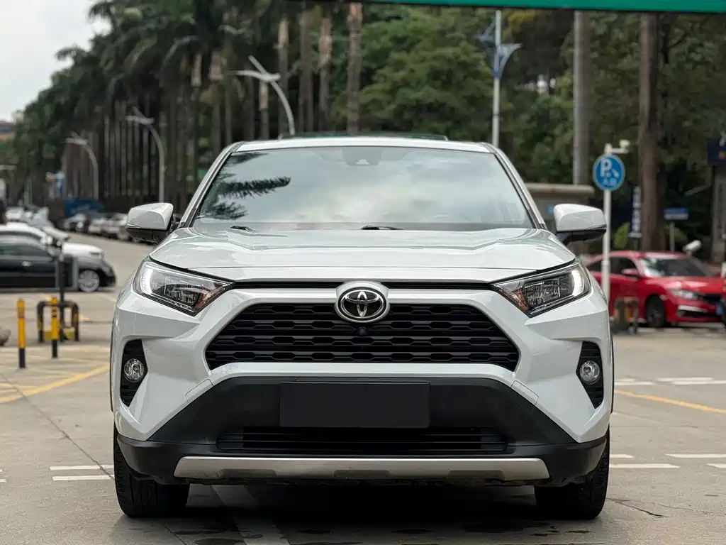 Toyota RAV4 — фото 2