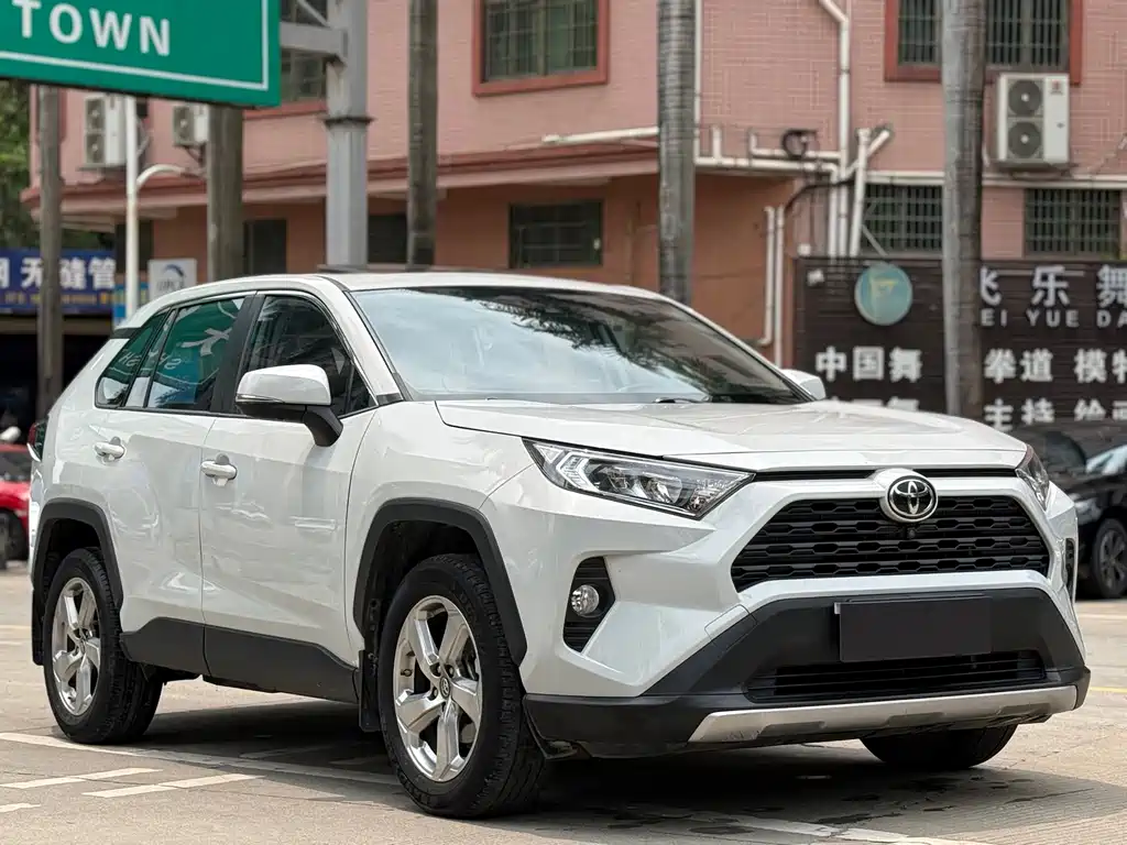 Toyota RAV4 — фото 3