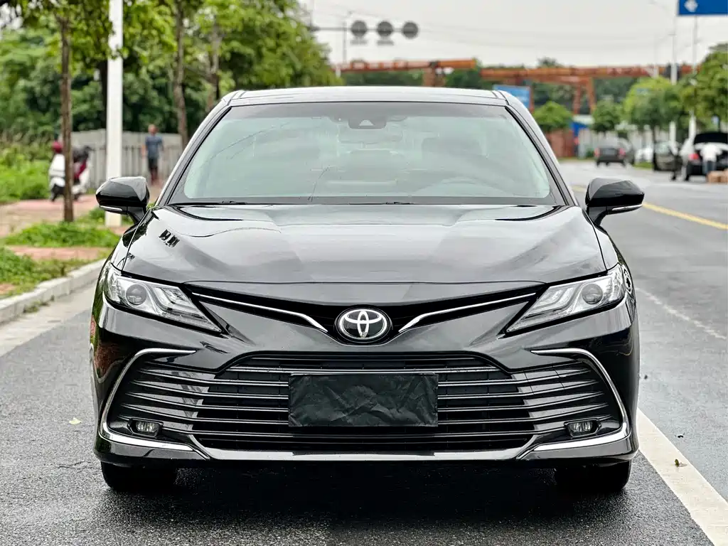 Toyota Camry — фото 4