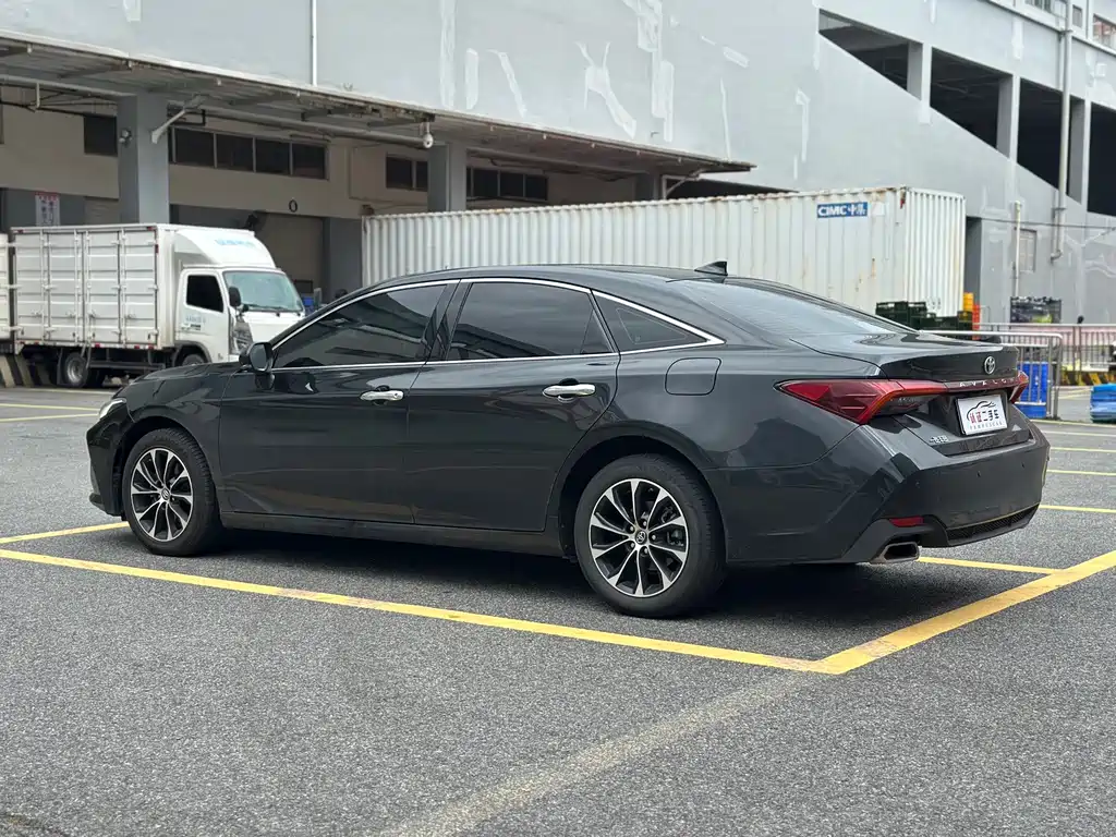 Toyota Avalon — фото 17