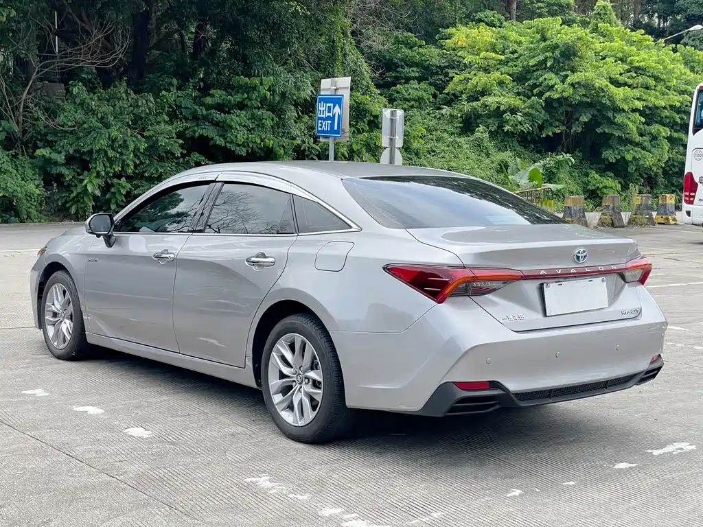 Toyota Avalon — фото 11