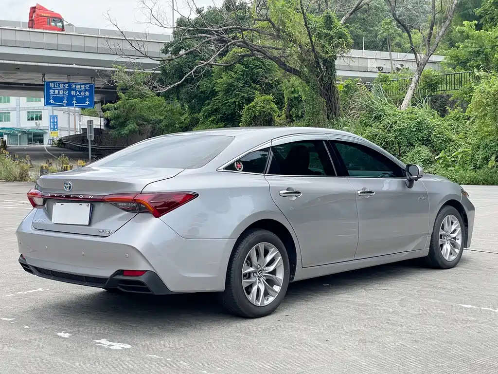 Toyota Avalon — фото 10