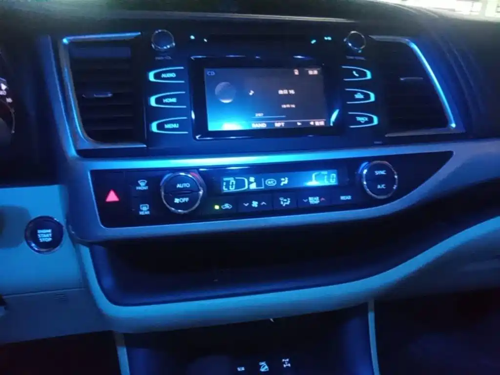Toyota Highlander — фото 13