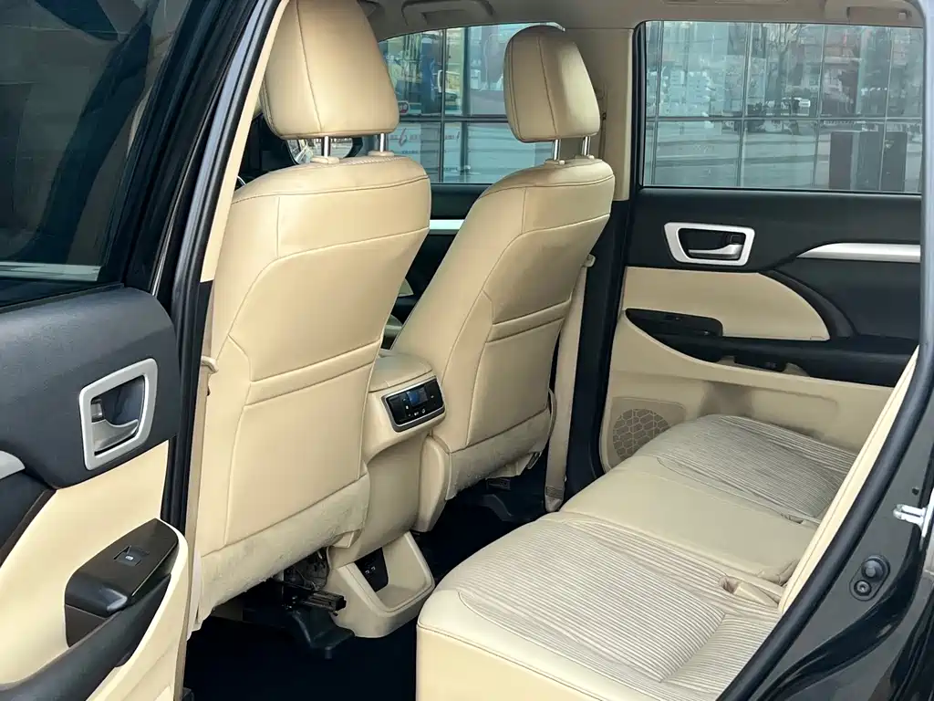 Toyota Highlander — фото 11