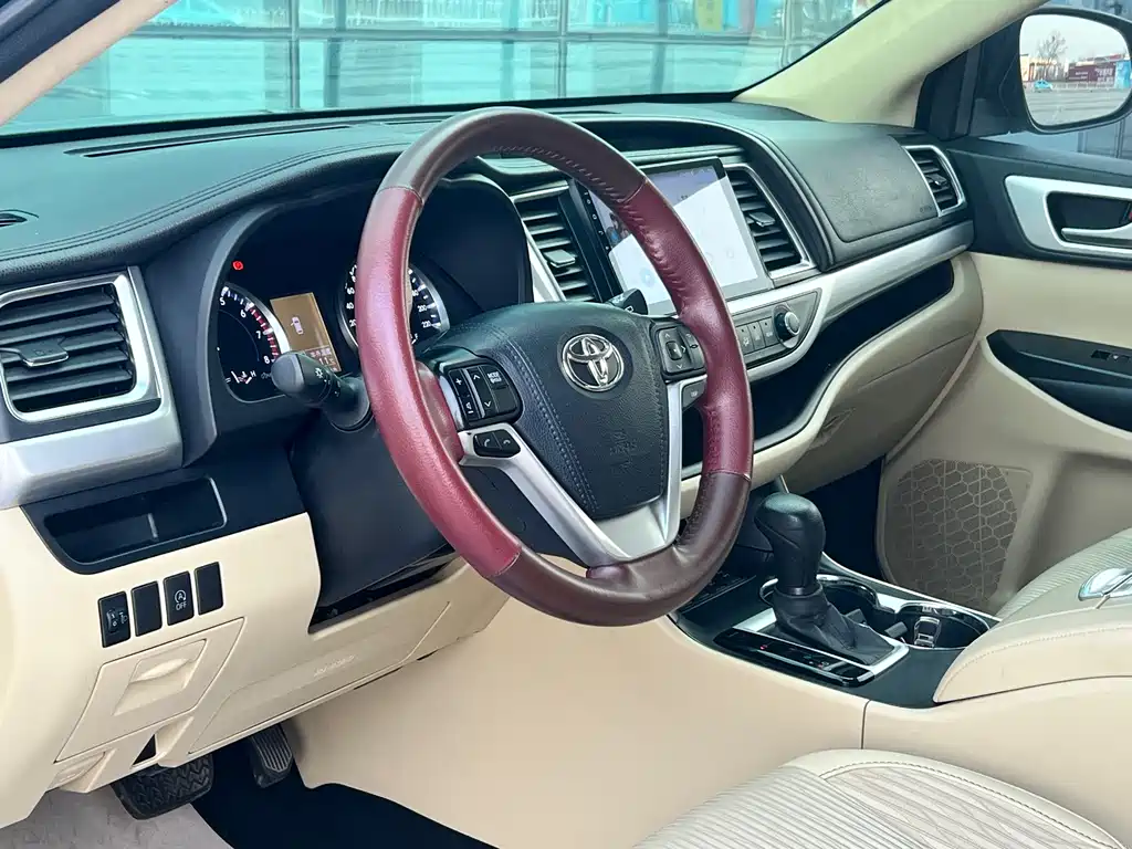 Toyota Highlander — фото 7