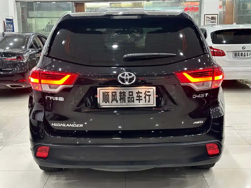 Toyota Highlander — фото 4