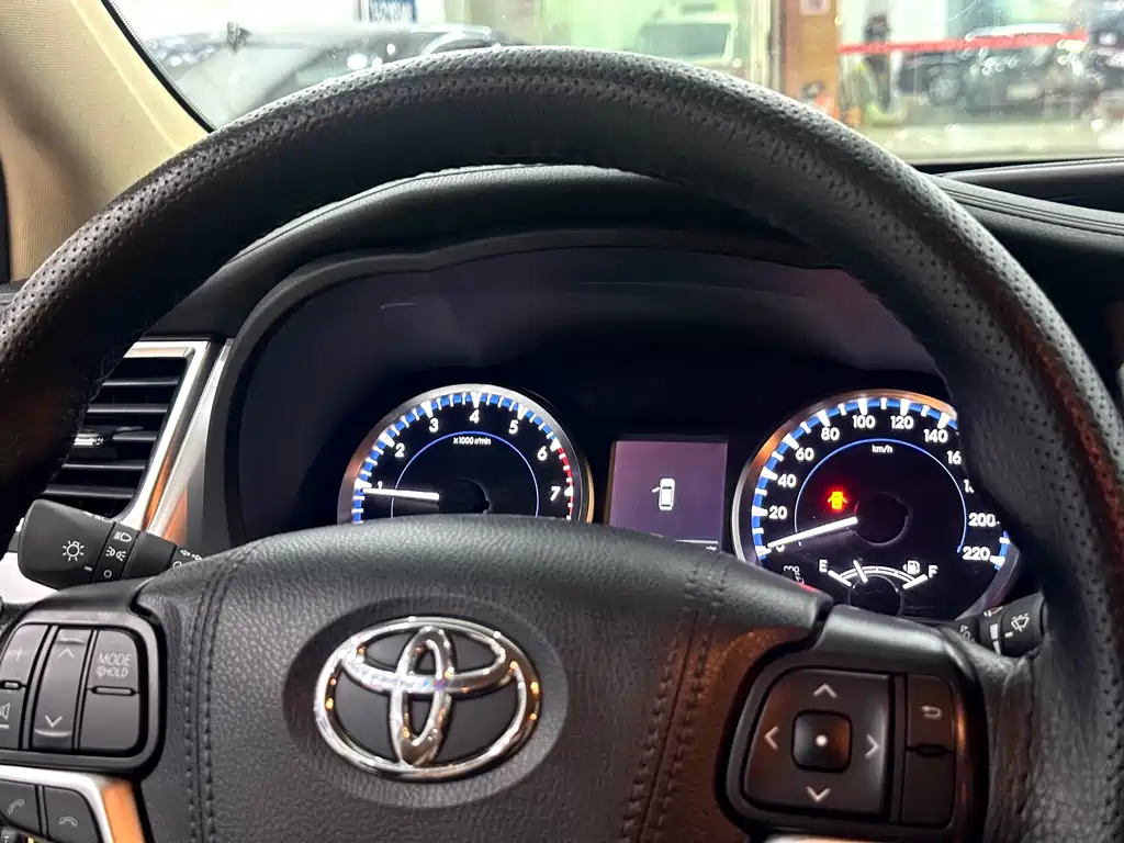 Toyota Highlander — фото 10