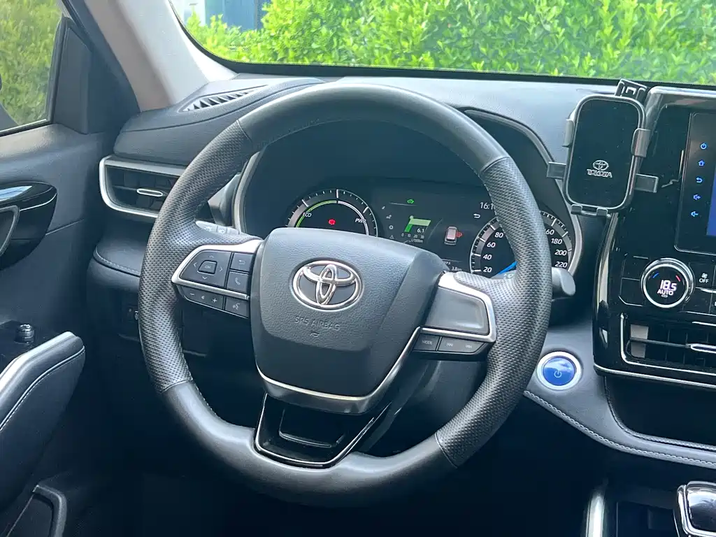 Toyota Highlander — фото 8