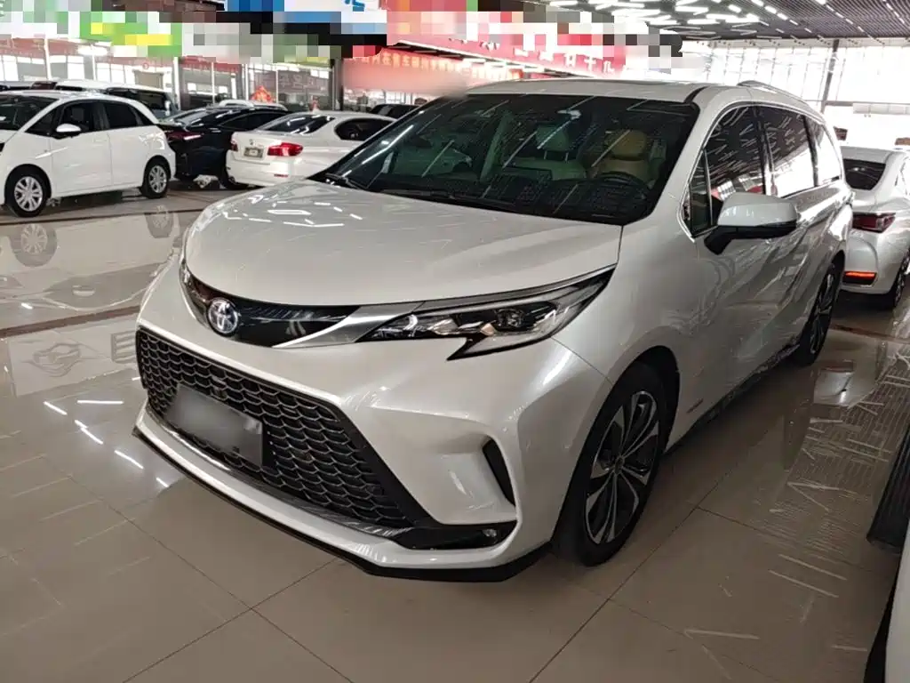 Toyota Granvia — фото 2