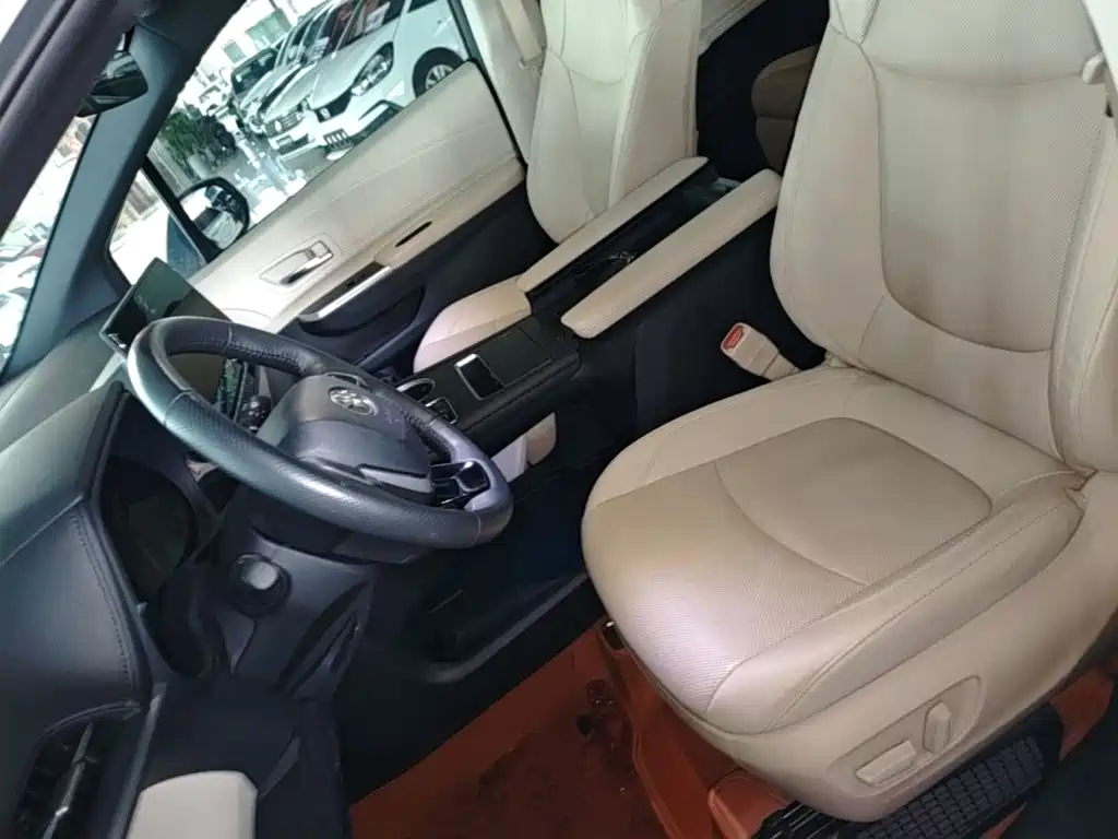 Toyota Granvia — фото 11