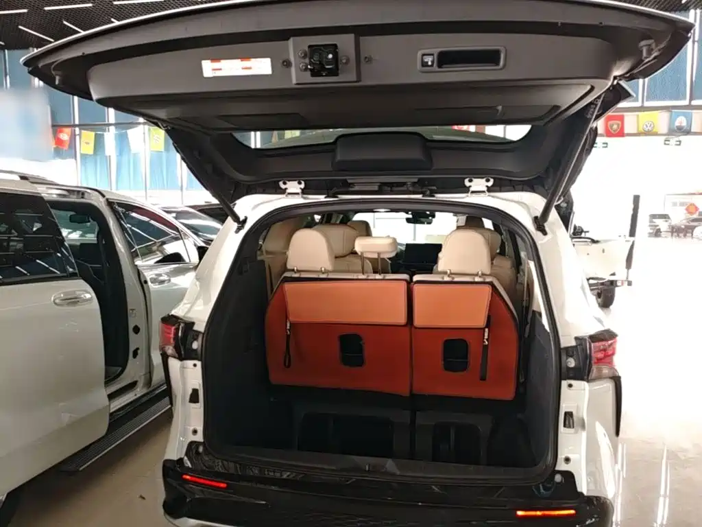 Toyota Granvia — фото 15