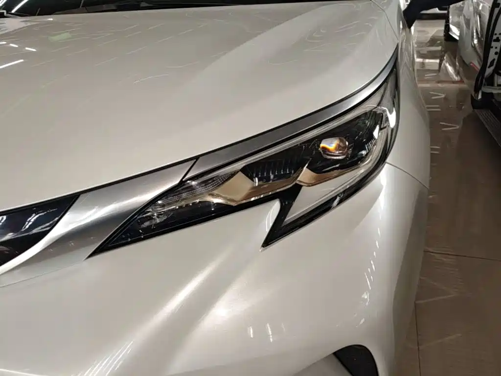 Toyota Granvia — фото 18