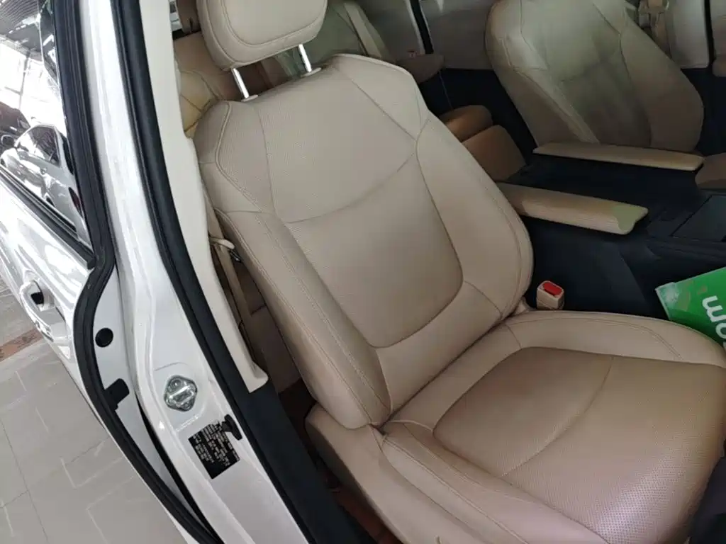 Toyota Granvia — фото 20