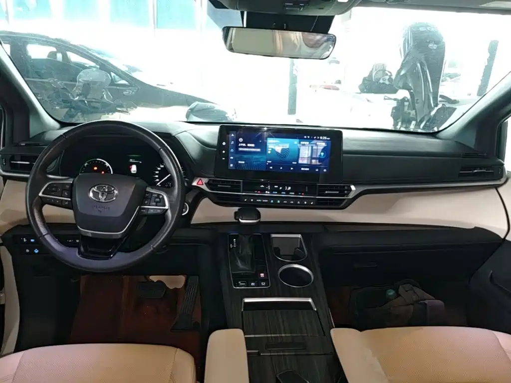 Toyota Granvia — фото 6