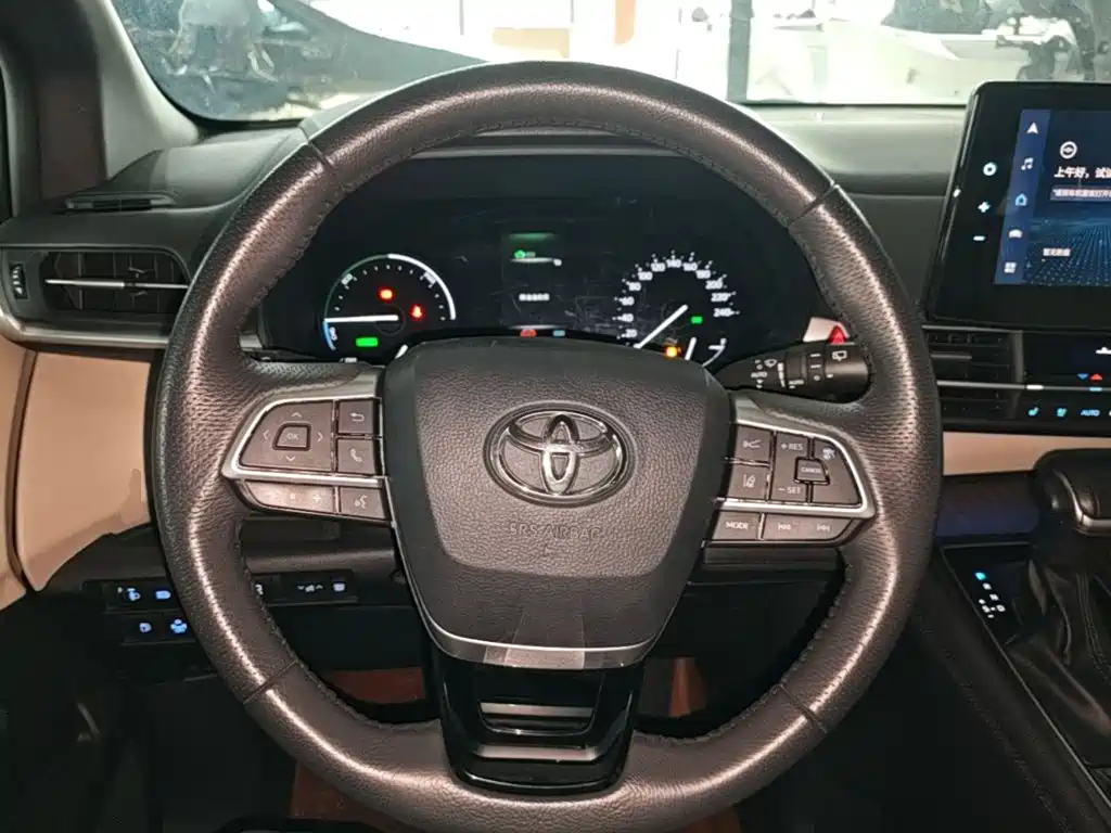 Toyota Granvia — фото 7