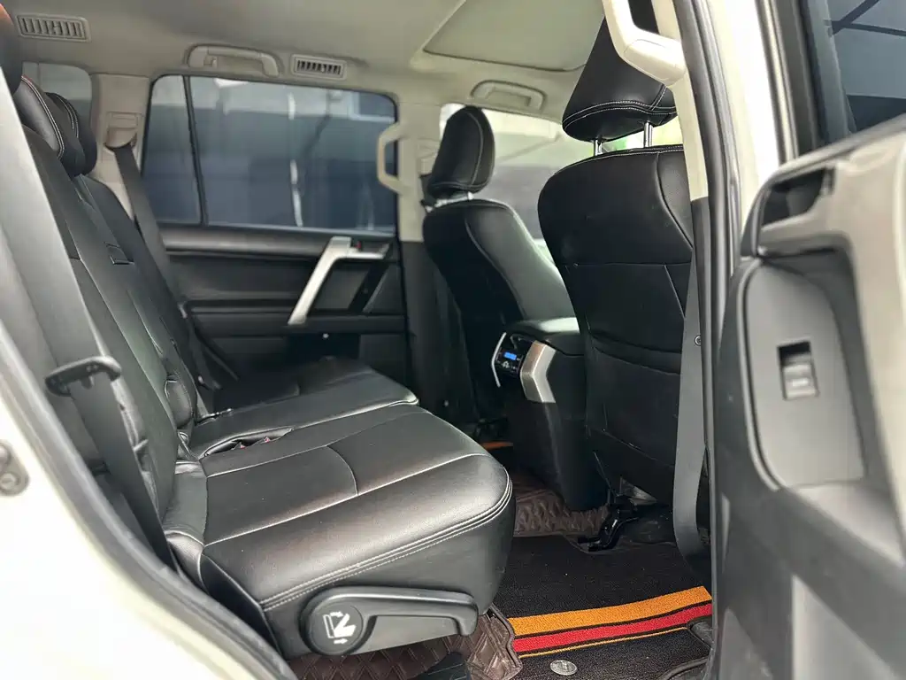Toyota Prado — фото 11