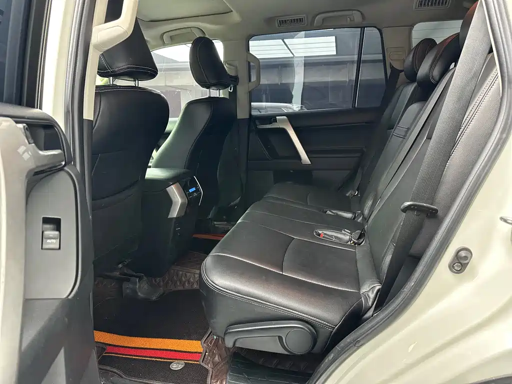 Toyota Prado — фото 10