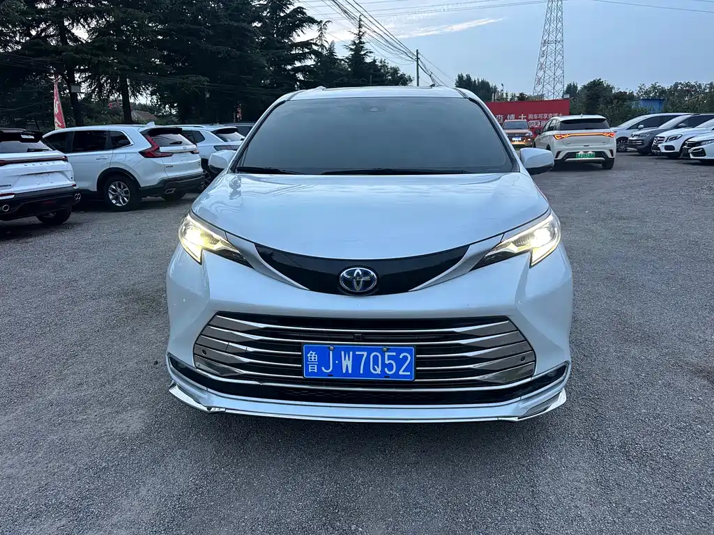 Toyota Sienna — фото 2