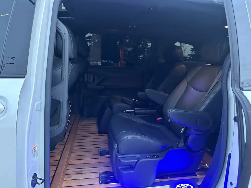 Toyota Sienna — фото 5