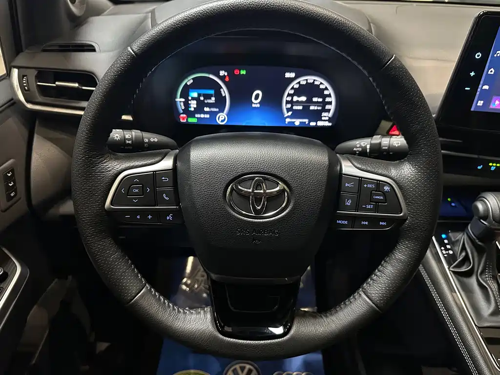 Toyota Granvia — фото 11