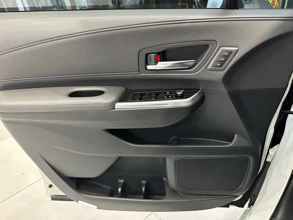 Toyota Granvia — фото 19