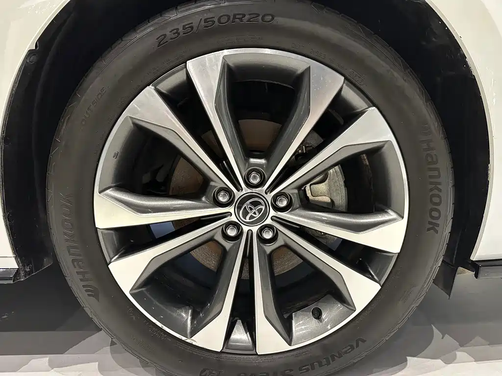Toyota Granvia — фото 22