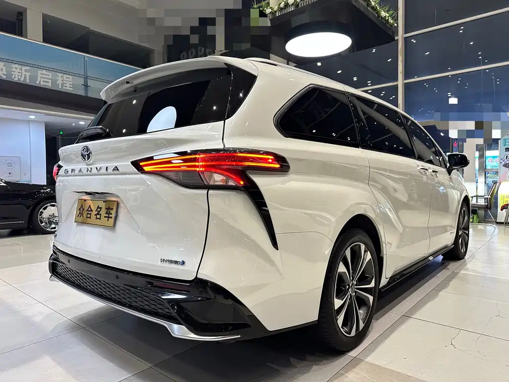 Toyota Granvia — фото 7
