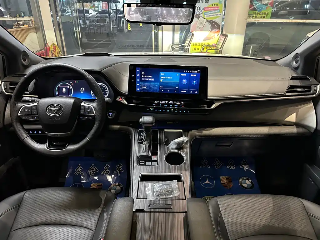 Toyota Granvia — фото 10