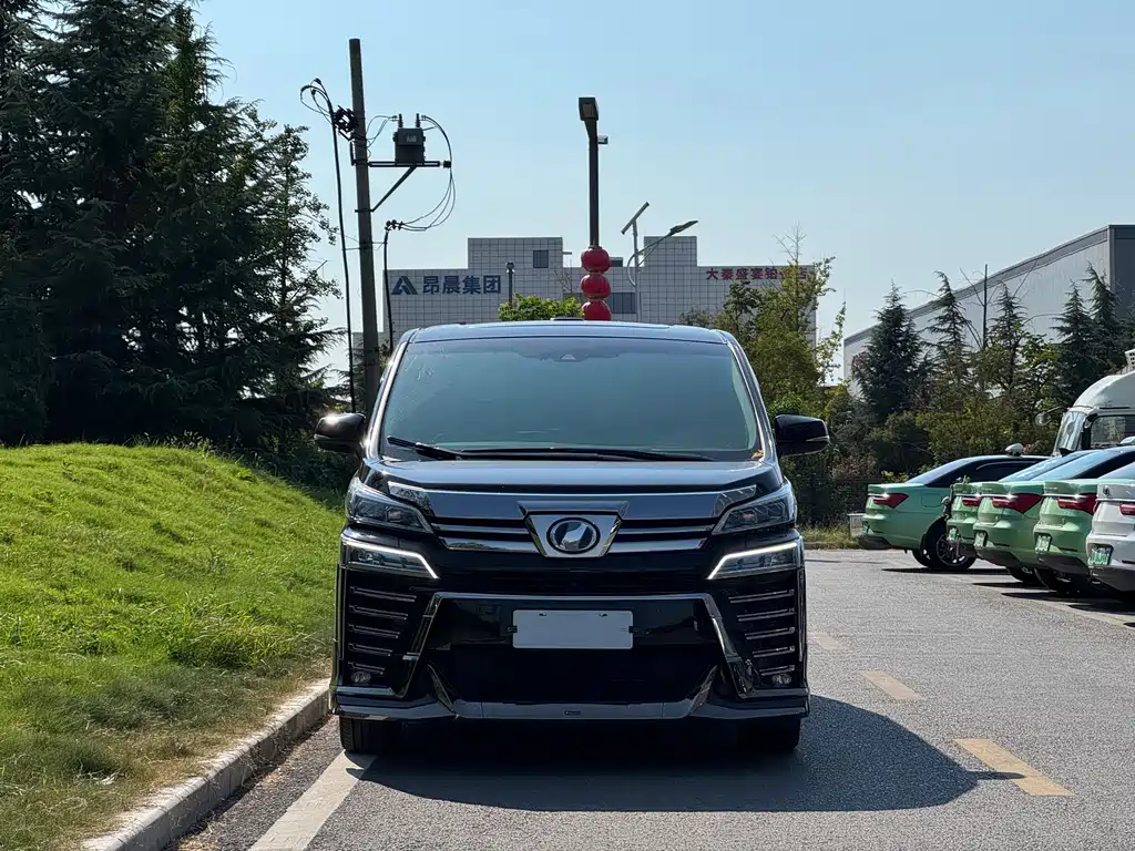 Toyota Vellfire — фото 2