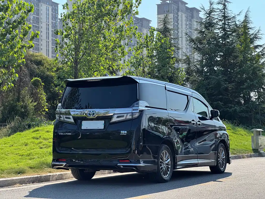 Toyota Vellfire — фото 17