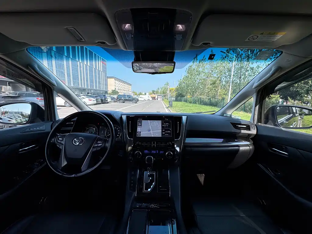 Toyota Vellfire — фото 3