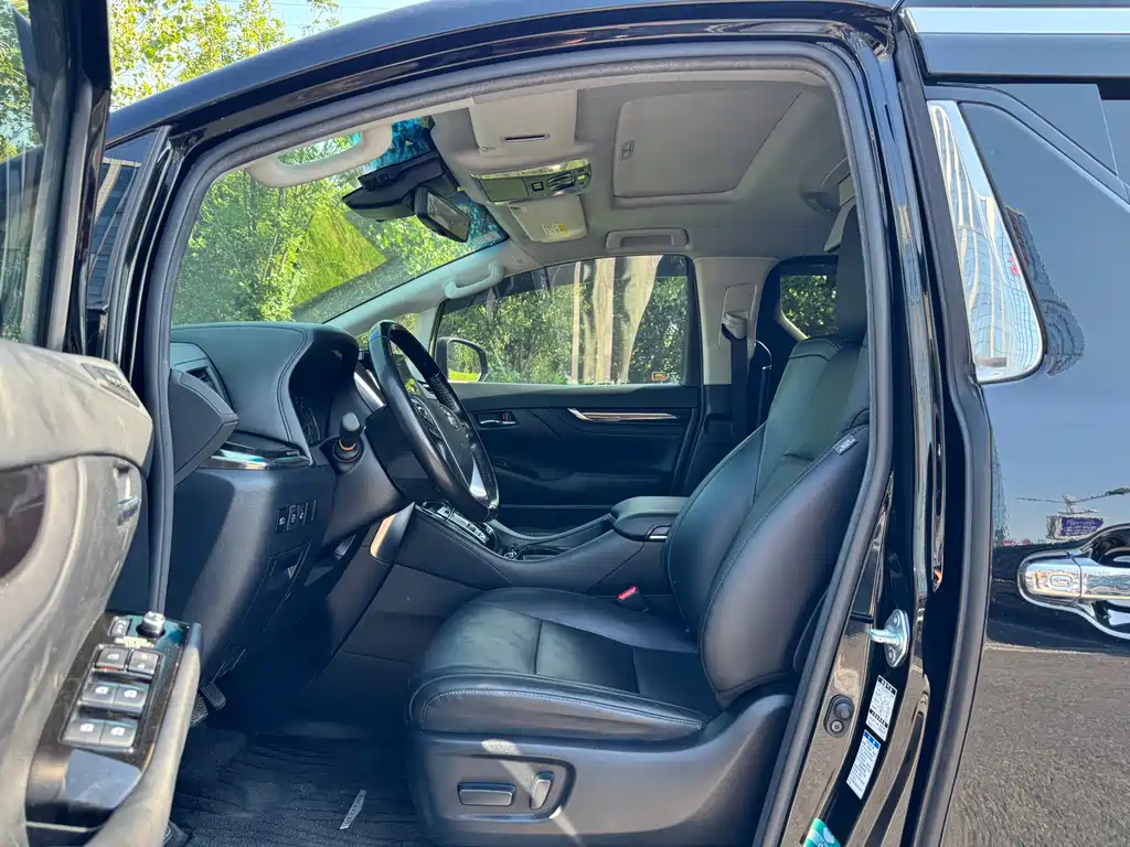 Toyota Vellfire — фото 8