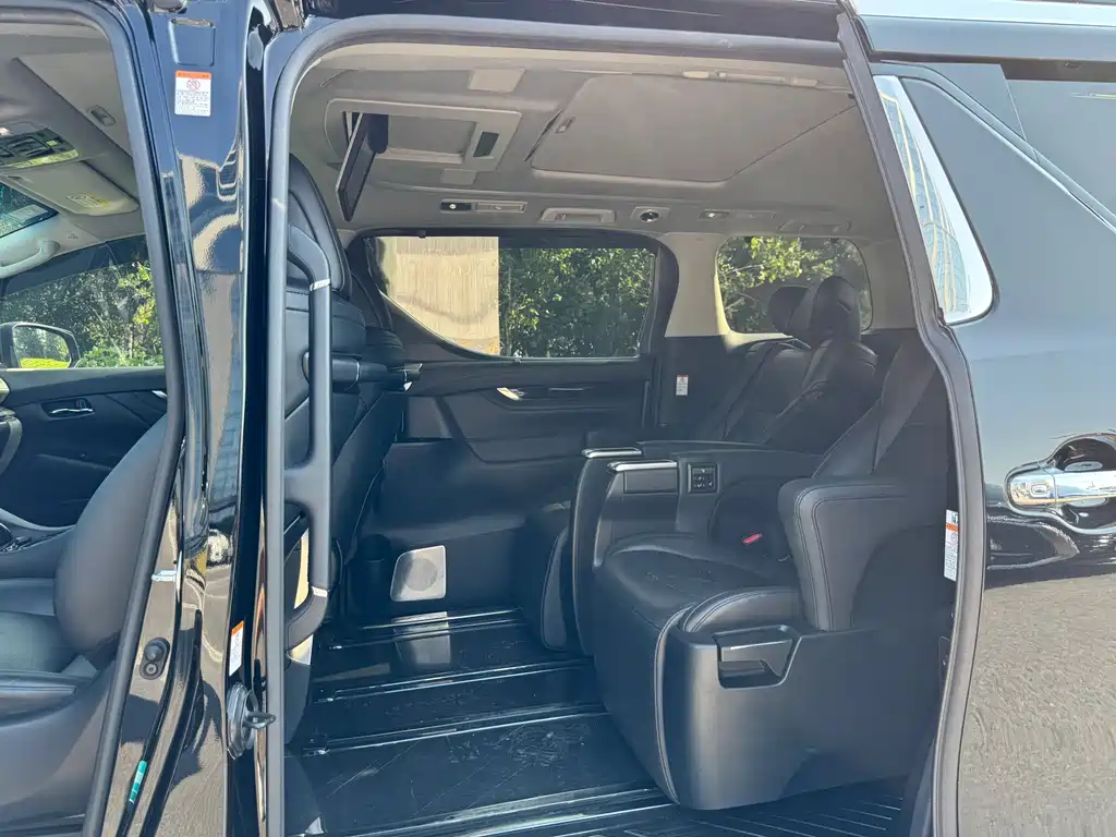 Toyota Vellfire — фото 9