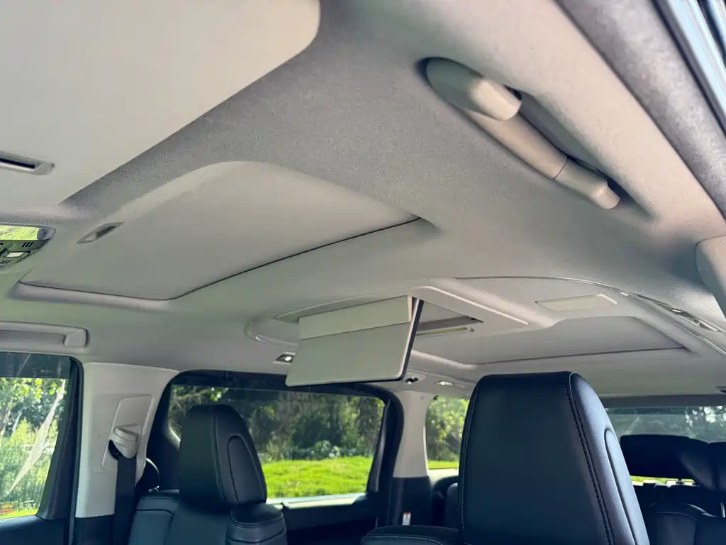 Toyota Vellfire — фото 10