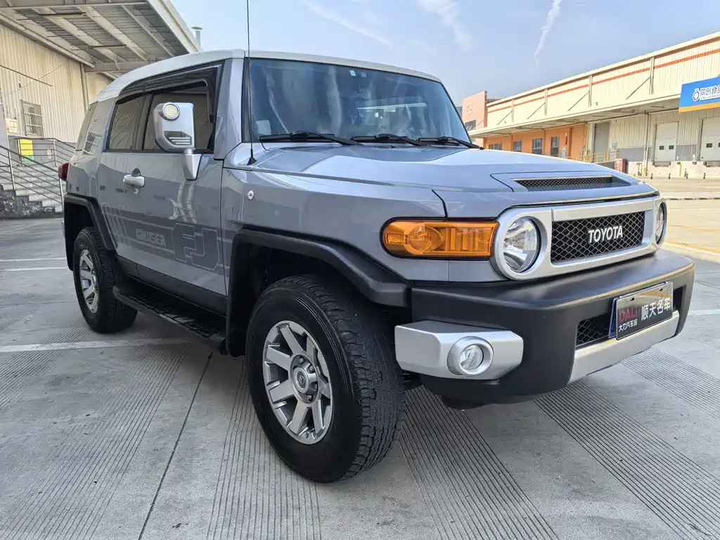 Toyota FJ Cruiser — фото 3