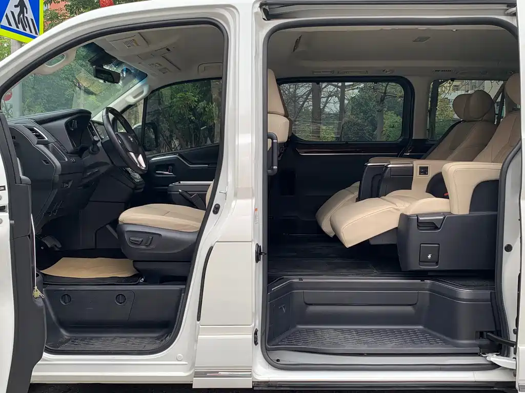 Toyota Granvia (Overseas) — фото 8