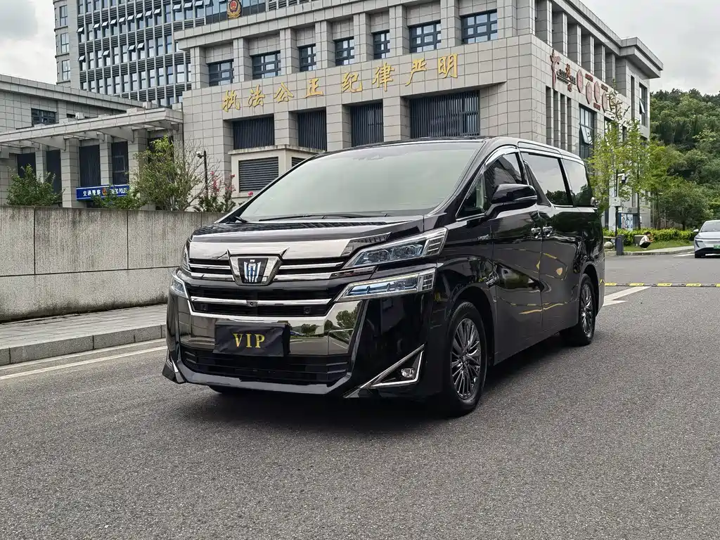 Toyota Alphard — фото 2