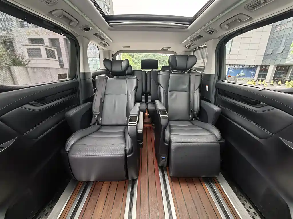 Toyota Alphard — фото 13