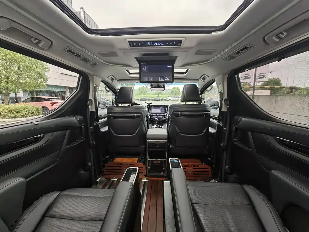 Toyota Alphard — фото 14